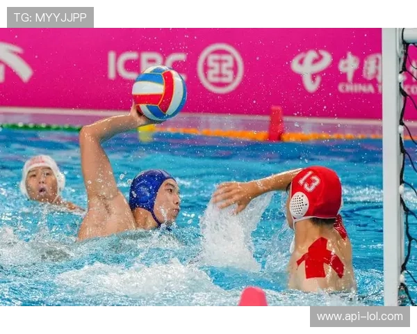 全运会水球比赛现精彩倒钩射门，入选每日五佳球